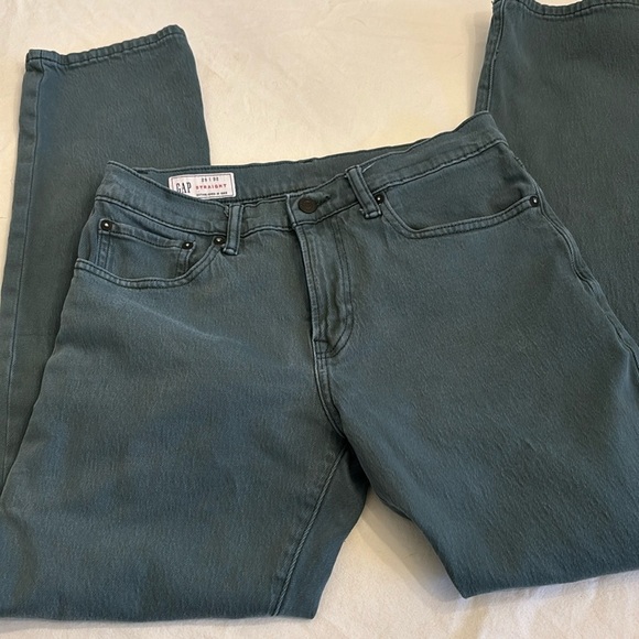 GAP Straight Fit High-Rise Mom Jeans - Picture 1 of 4